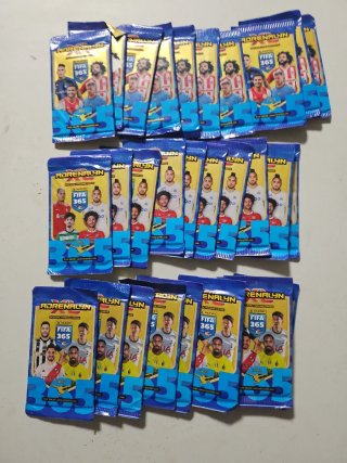 Lote 30 sobres Panini Adrenalyn FIFA 365 2023