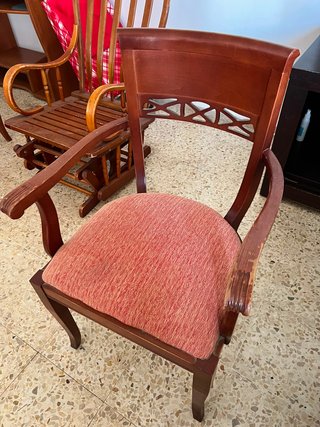 4 Sillas y 1 Sillón Comedor Madera
