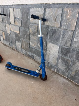 Patinete Rojo y Azul