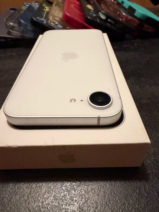 iPhone 16e 128GB Blanco + 11 Fundas