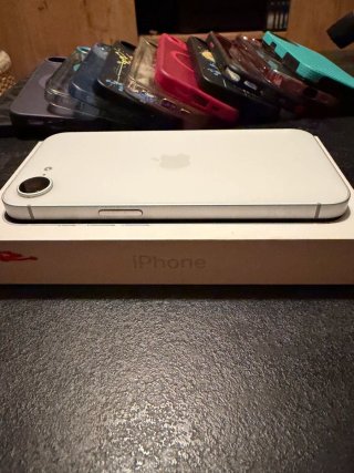 iPhone 16e 128GB Blanco + 11 Fundas