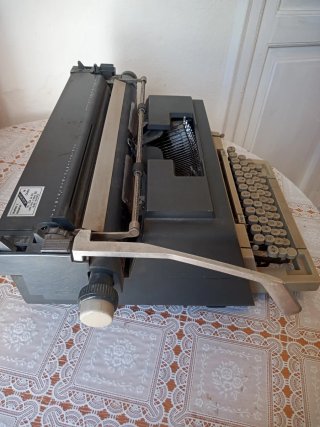 Máquina de escribir Olivetti Linea 98 Vintage