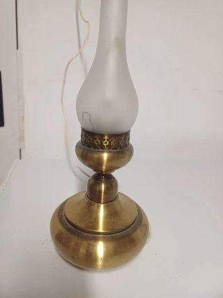 Lámpara de latón estilo quinqué vintage