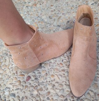 Botines Sfera Camel Tachuelas Talla 37