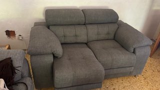 Sofá gris de tela