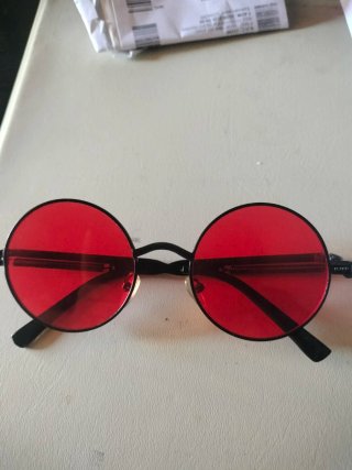 Gafas de sol redondas rojas