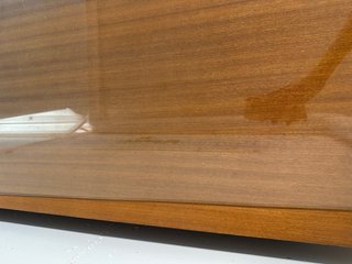Escritorio madera con tapa cristal