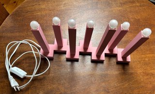 Lámpara madera 7 brazos rosa