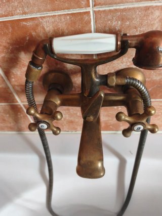 2 Grifos Lavabo y uno  ducha rústicos