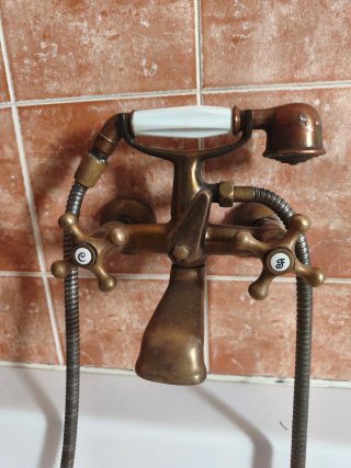2 Grifos Lavabo y uno  ducha rústicos