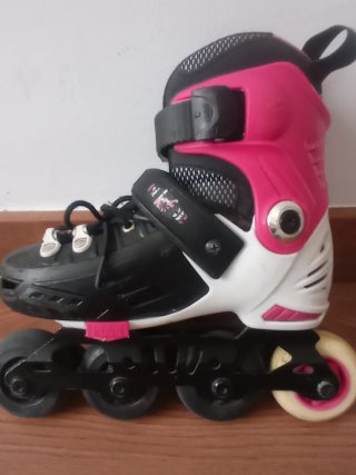 Patines en línea rosas y negros/ negros y rojos