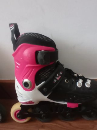 Patines en línea rosas y negros/ negros y rojos