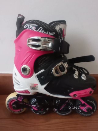 Patines en línea rosas y negros/ negros y rojos