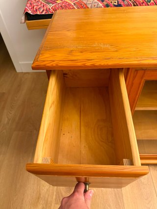 Mueble madera pino macizo con puerta de cristal