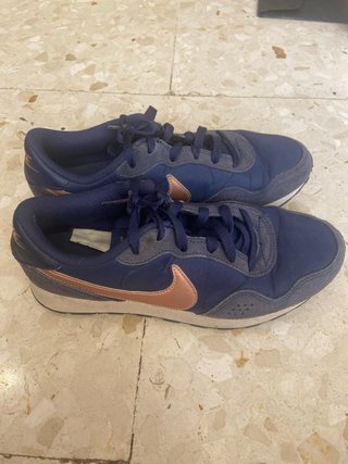 Tenis Nike Azul Marino y Rosa Palo