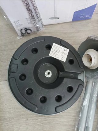 Lámpara de pie plateada  con interruptor
