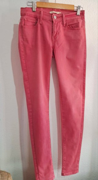 Vaqueros Levi's rosas