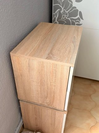 2 Mesitas de noche blancas y madera