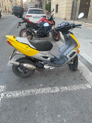 Peugeot Speedfight 2 Scooter Amarillo/Plata
