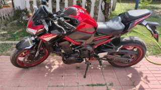 Kawasaki Z900 Negra y rojo Naked