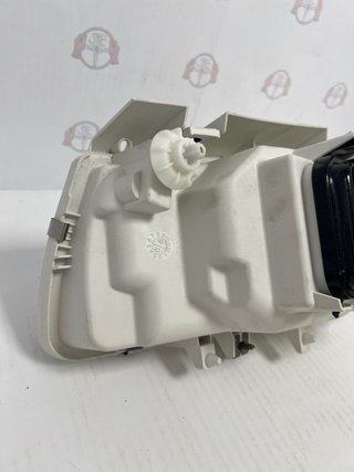 Faro Hella VW Polo 6N1 Derecho