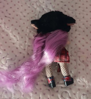 Na Na Na Surprise Muñeca y Bolso Negro