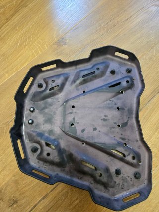 Soporte GIVI Trekker M8B