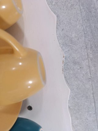 Estantería de pared con ganchos