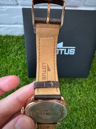 Reloj Lotus Dorado y Marrón