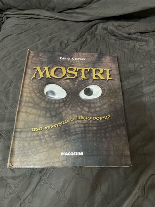 Mostri. Libro pop-up. Ediz. illustrata