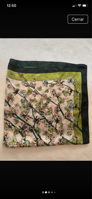 Pañuelo estampado flores y mariposas