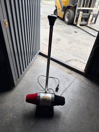 Limpiabotas eléctrico con mango (Funciona perfecta