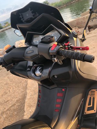 Yamaha TMAX Airon Max Negra/Gris