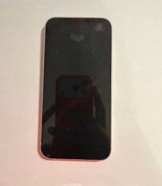 iPhone 13 + 4 fundas y cargador