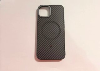 iPhone 13 + 4 fundas y cargador