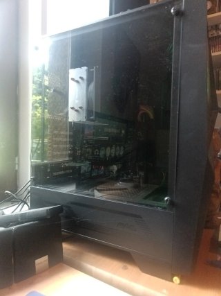 Torre PC MSI Negra (No Funciona)