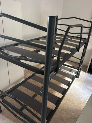 Letto a castello metallico grigio a 2 livelli