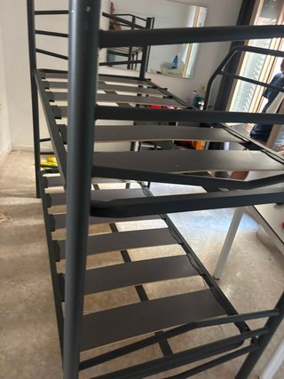 Letto a castello metallico grigio a 2 livelli
