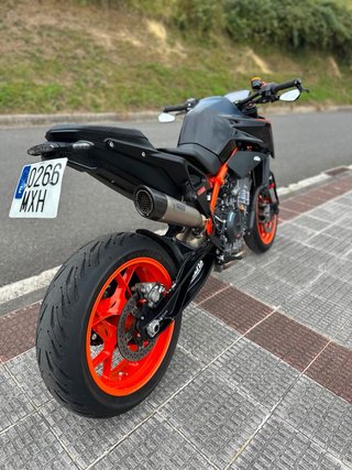 KTM 890 Duke R 2023