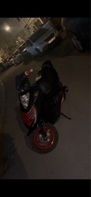 Aprilia Sonic Scooter Negra y Roja