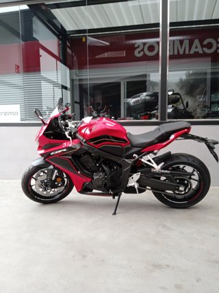 Honda CBR 650 R Sportbike Roja y Negra