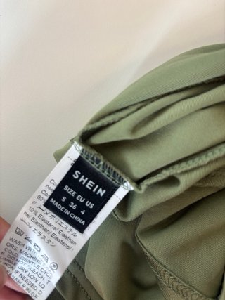 Vestido midi verde oliva espalda descubierta nudo