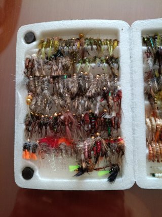 Lote de más de mil moscas para pesca variadas.