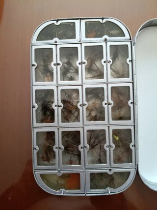 Lote de más de mil moscas para pesca variadas.