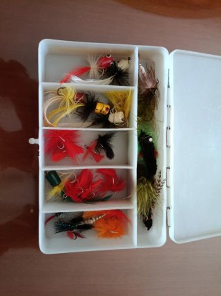 Lote de más de mil moscas para pesca variadas.