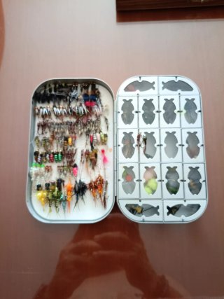 Lote de más de mil moscas para pesca variadas.