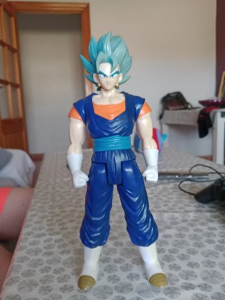Muñeco Animación Vegito Azul.buen estado 8 eur.