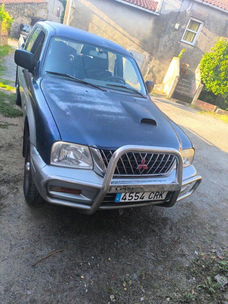 Mitsubishi L 200 2004 - foto 1