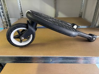 Bugaboo Fox carrito con capazo,patinete y extras