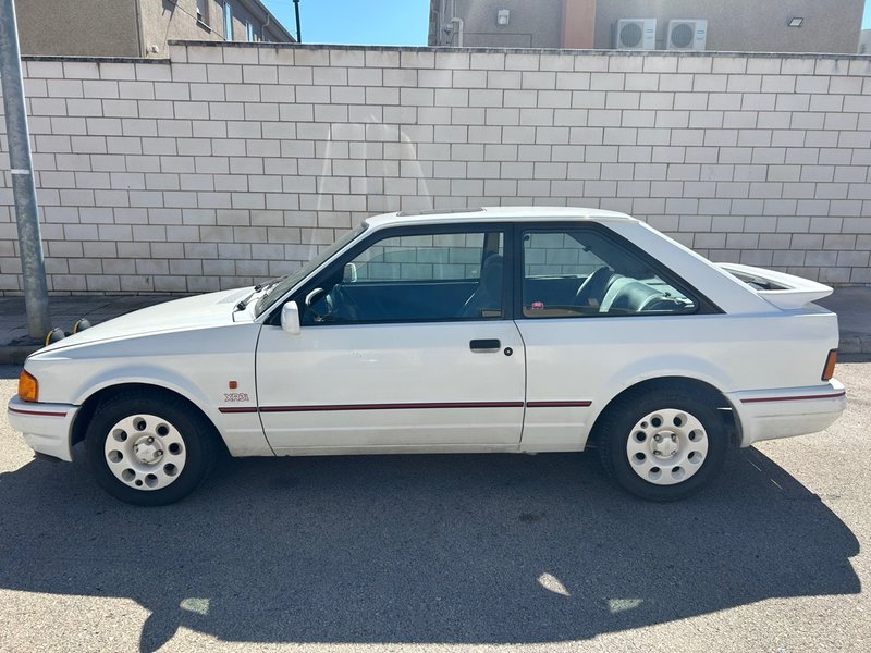 Ford Escort 1989 - foto 1